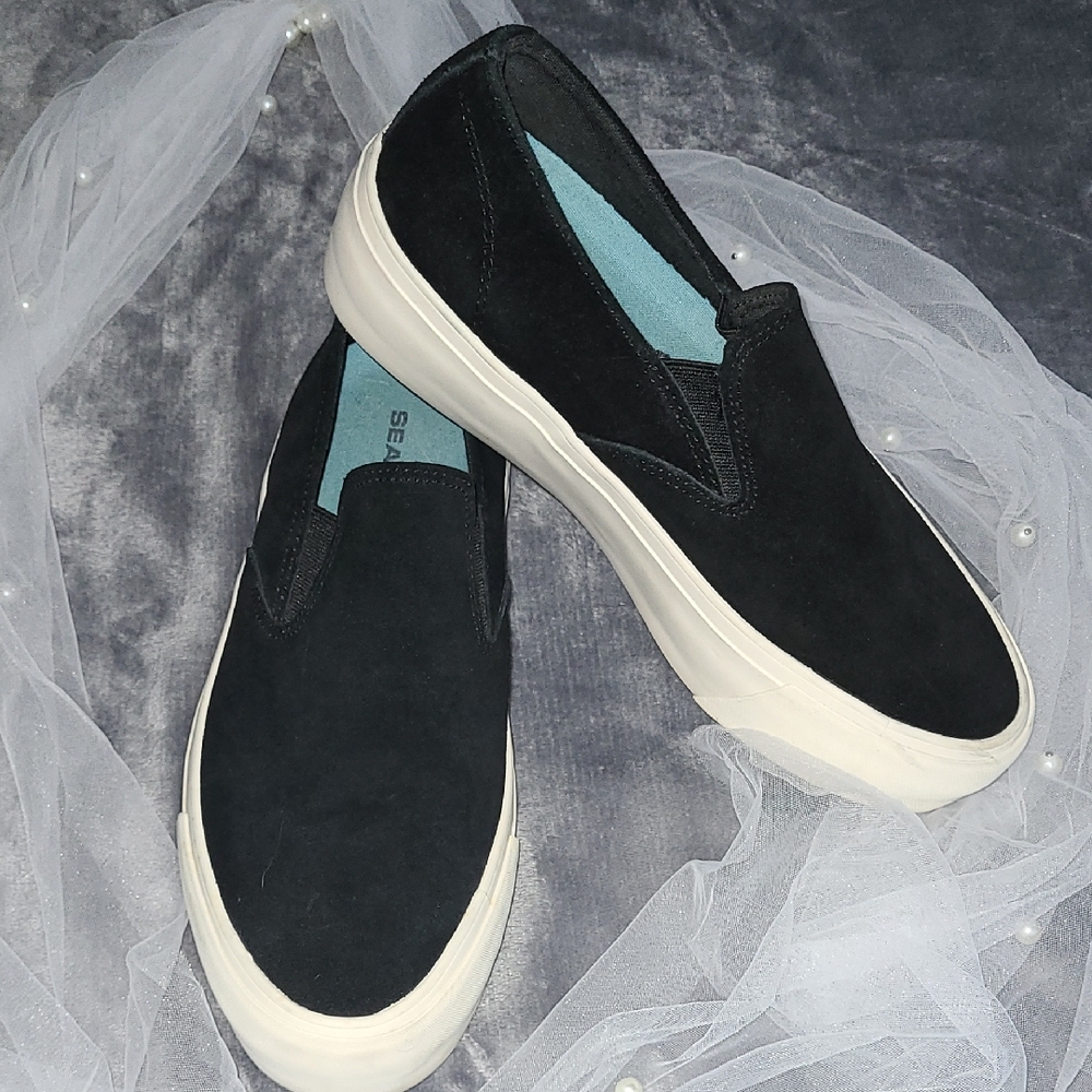 SEA VEES SIZE 7.5 Black Slip-On Sneakers with White Soles